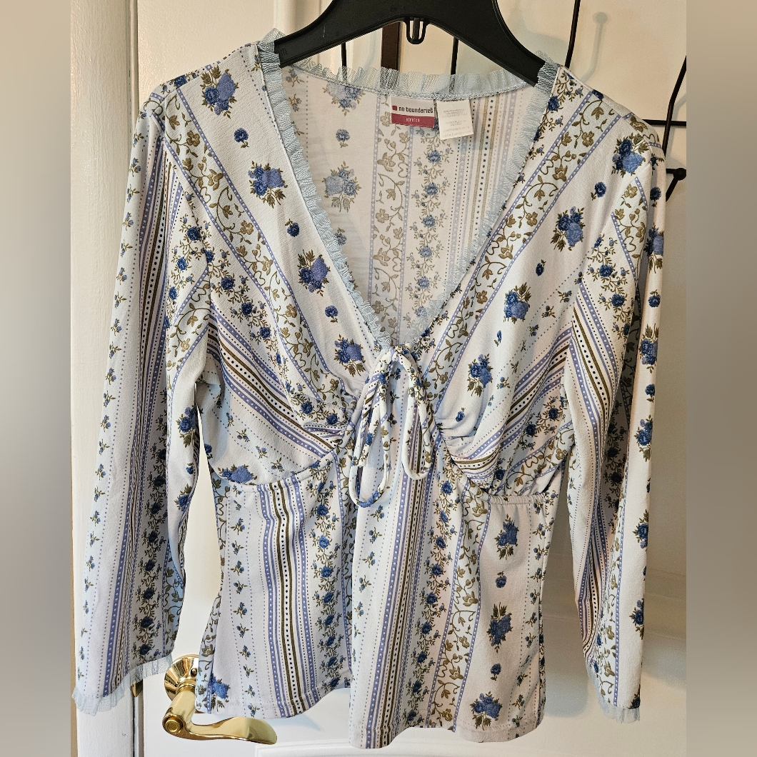 Juniors Medium Pullover Blouse